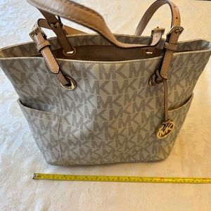 Michael Kors Jet Set Large Leather Signature Tote